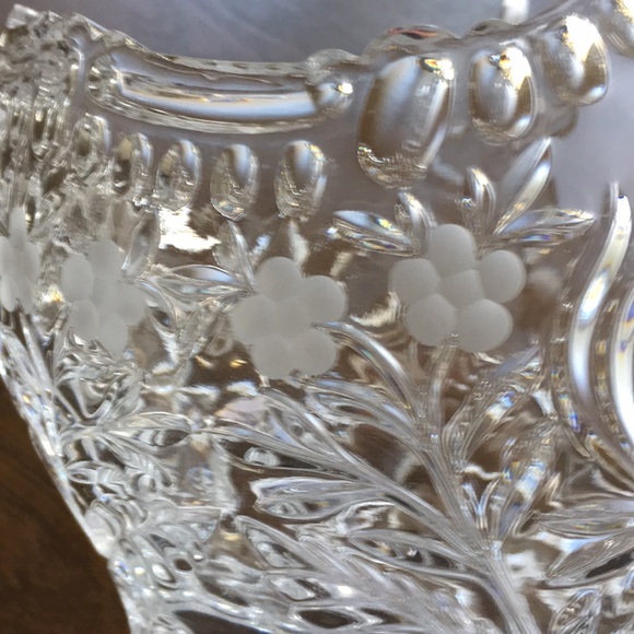 Vintage German etched basket - Picture 4 of 5